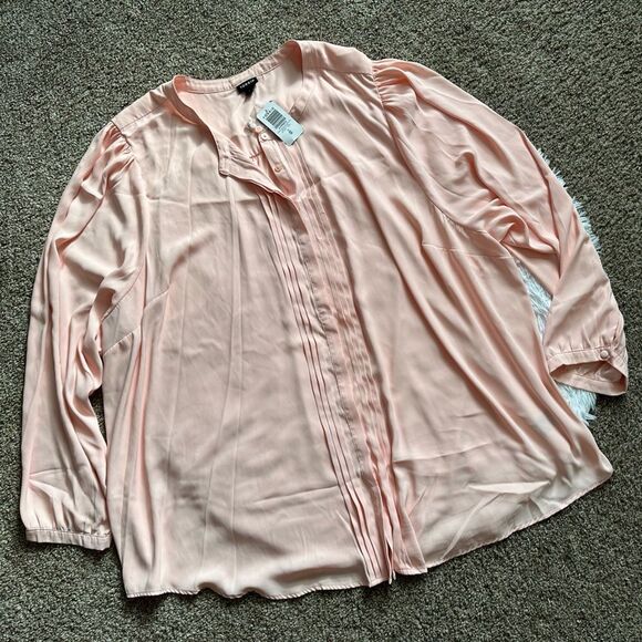 Torrid Top Button Down Light Pink New Womens Size 6X - Picture 1 of 9